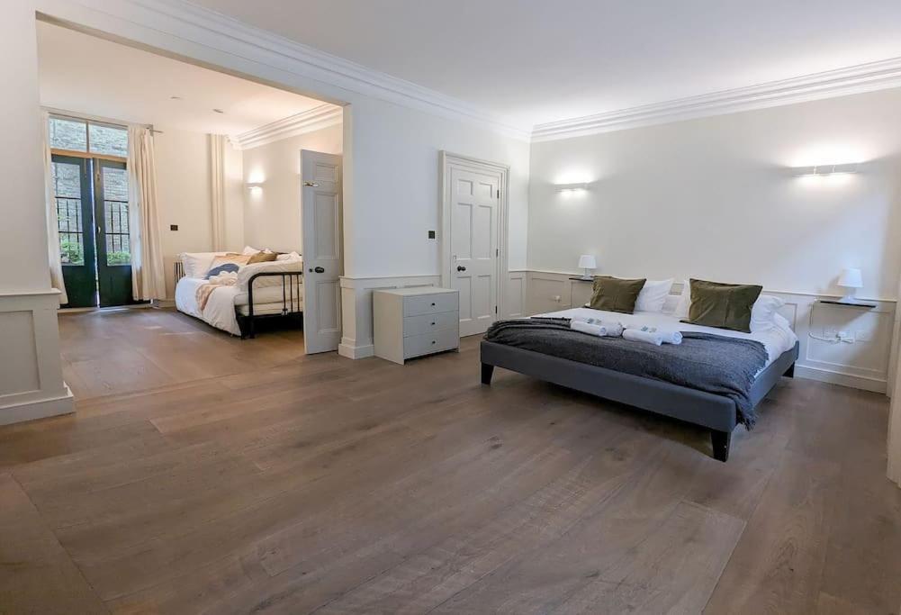 Extra Big 4-bed House In Liverpool Street! Londra