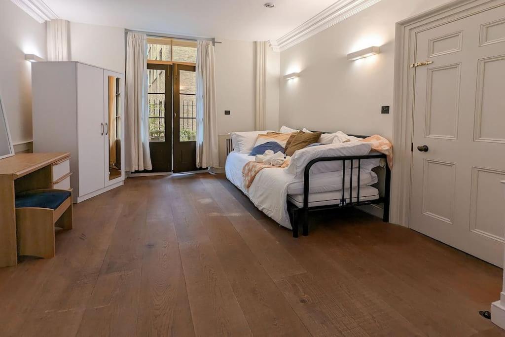Extra Big 4-bed House In Liverpool Street! Casa vacanze *