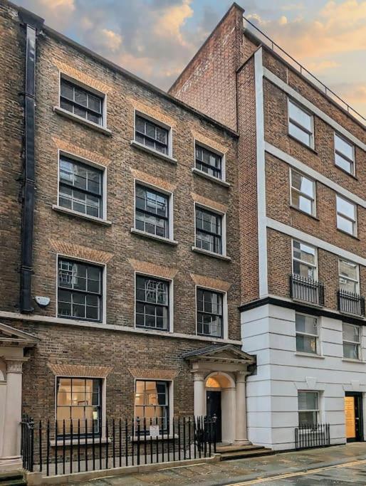 Extra Big 4-bed House In Liverpool Street! Londra